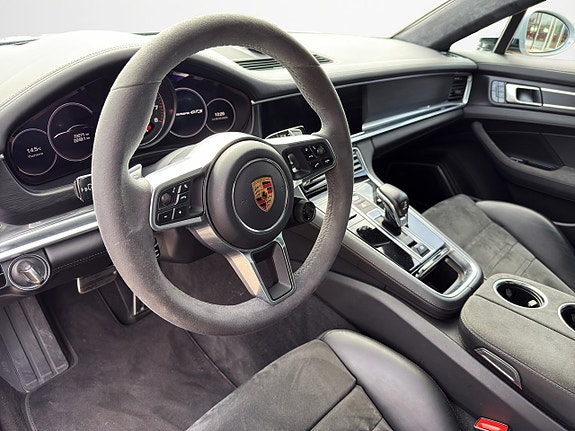 Porsche Panamera GTS 10 of 13