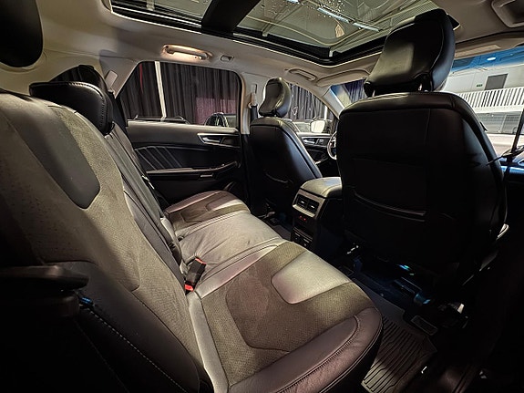 Ford Edge 10 of 22