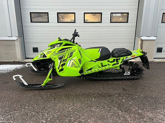 Arctic Cat M8000 Hardcore 146 *100mil