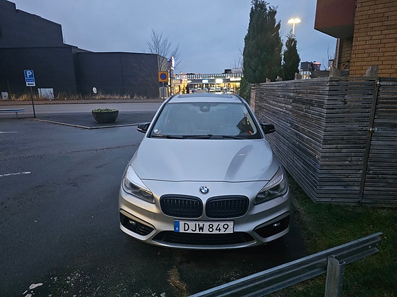 BMW 218d 5 of 9