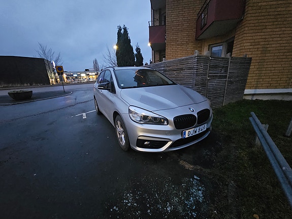 BMW 218d 6 of 9