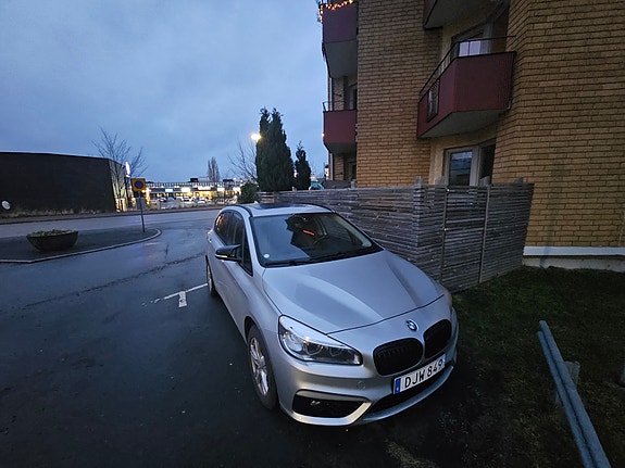 BMW 218d 4 of 9