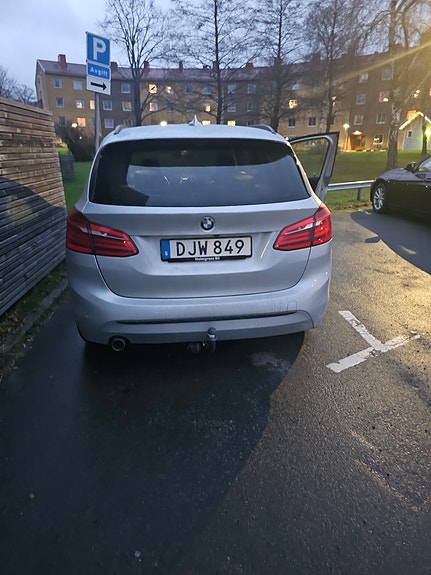 BMW 218d 3 of 9