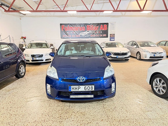Toyota Prius 2 of 5