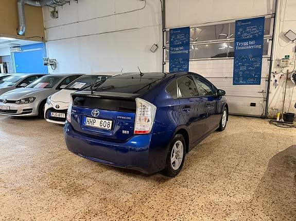 Toyota Prius 5 of 5