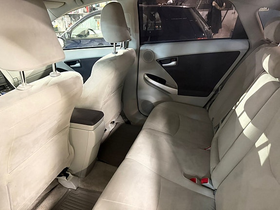 Toyota Prius 7 of 10