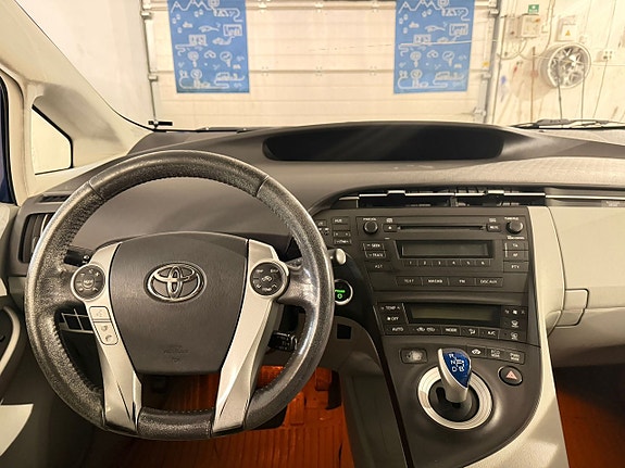 Toyota Prius 8 of 10