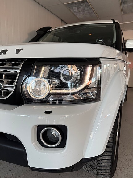 Land Rover Discovery 13 of 17