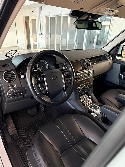 Land Rover Discovery 4 of 5