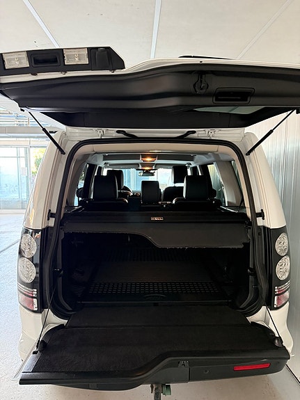 Land Rover Discovery 14 of 17