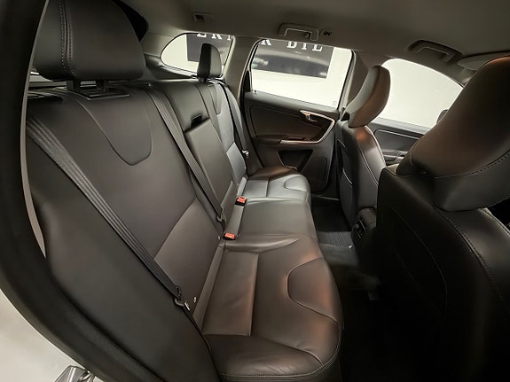 Volvo XC60 12 of 26
