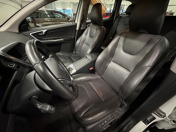 Volvo XC60 11 of 26