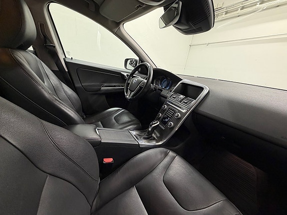 Volvo XC60 8 of 26