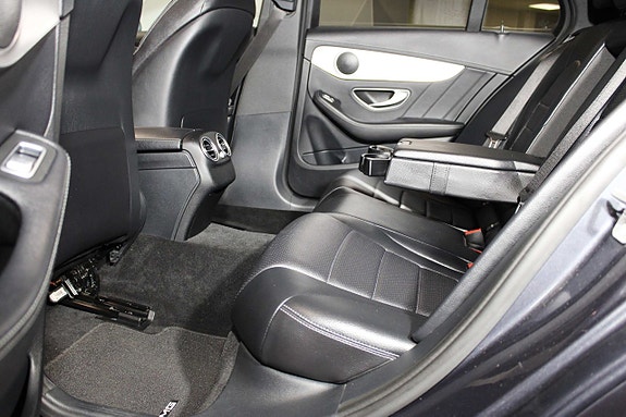 Mercedes-Benz C180 14 of 27