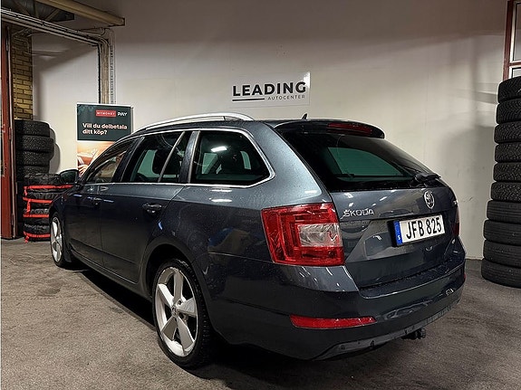 Skoda Octavia 2 of 5