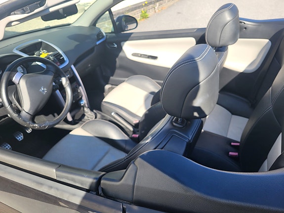 Peugeot 207 CC 2 of 4