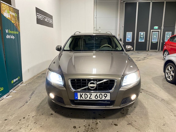 Volvo V70 4 of 5