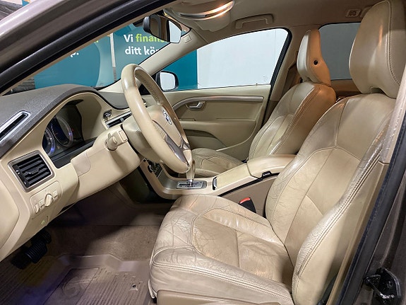 Volvo V70 9 of 21