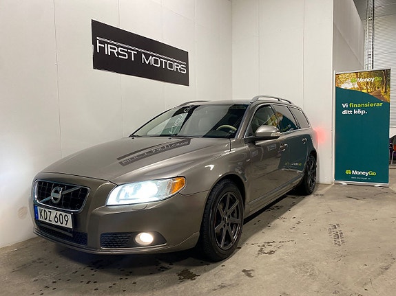 Volvo V70 2 of 5