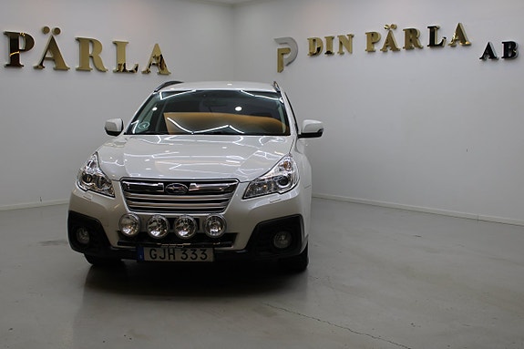 Subaru Outback 2 of 5