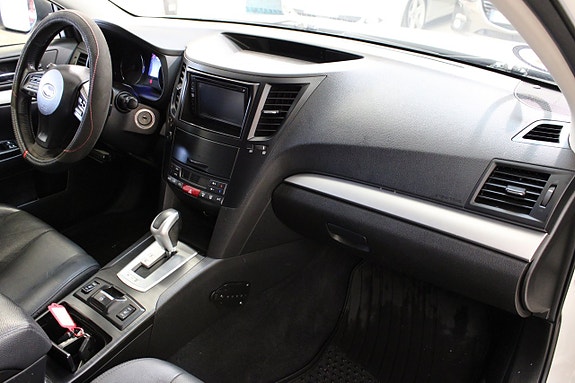 Subaru Outback 9 of 14