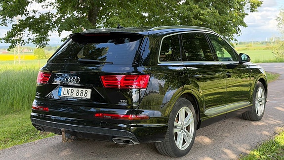 Audi Q7 4 of 5