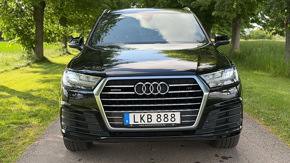 Audi Q7 2 of 5