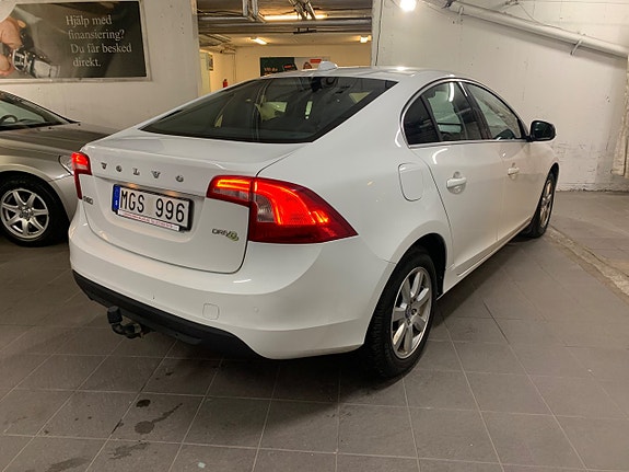 Volvo S60 4 of 5