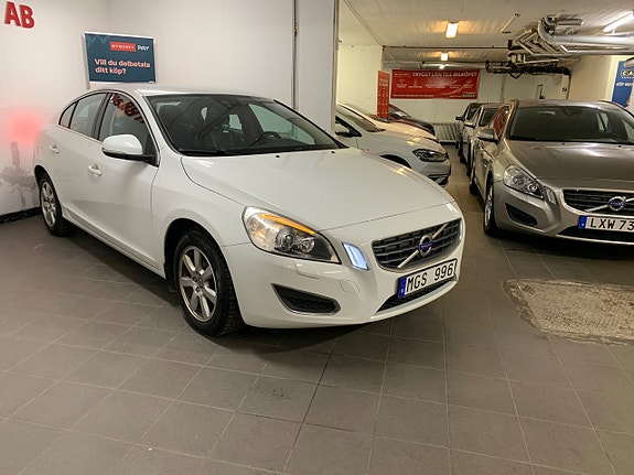 Volvo S60 3 of 5
