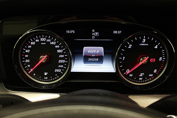 Mercedes-Benz E220 18 of 18