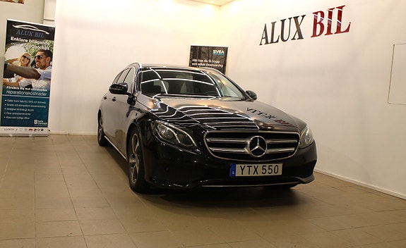 Mercedes-Benz E220 2 of 5