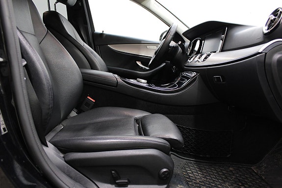 Mercedes-Benz E220 14 of 18