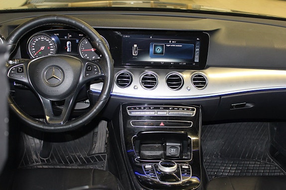 Mercedes-Benz E220 12 of 19