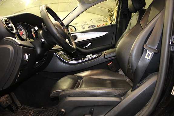 Mercedes-Benz E220 12 of 18