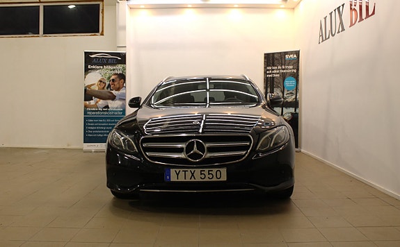 Mercedes-Benz E220 3 of 5