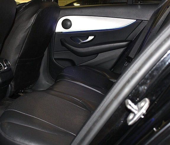 Mercedes-Benz E220 14 of 19