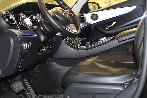 Mercedes-Benz E220 13 of 19
