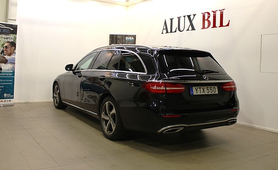 Mercedes-Benz E220 5 of 5