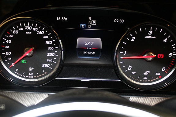 Mercedes-Benz E220 17 of 19