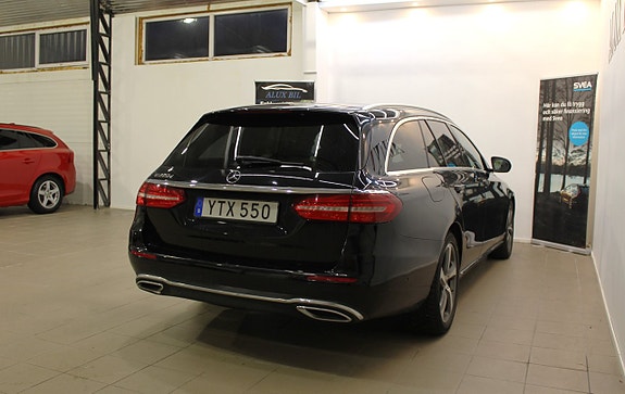 Mercedes-Benz E220 8 of 18