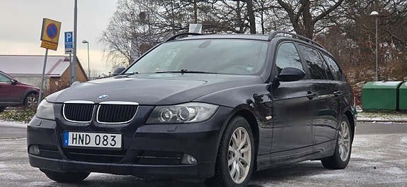 BMW 320 2 of 5