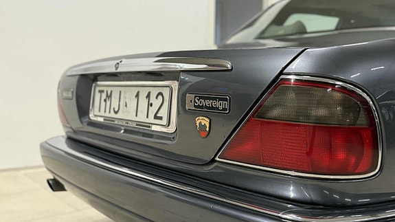 Jaguar XJ 9 of 25