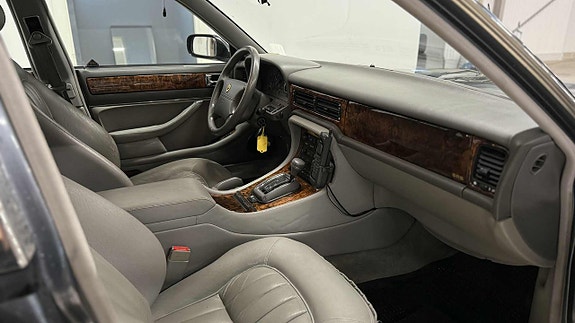 Jaguar XJ 20 of 25