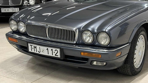 Jaguar XJ 5 of 25