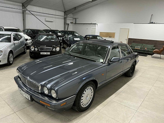 Jaguar XJ 4 of 25