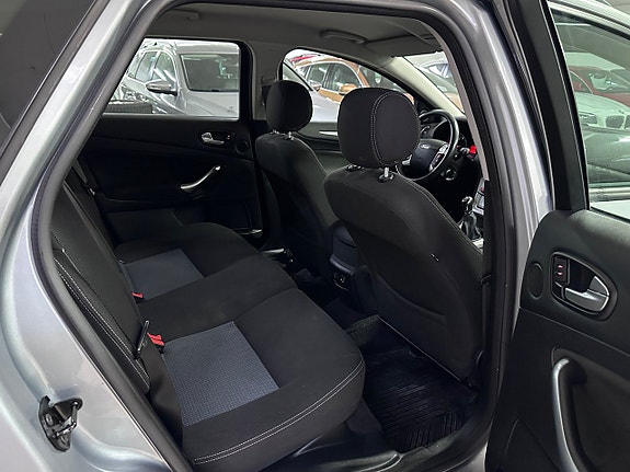 Ford Mondeo 10 of 10