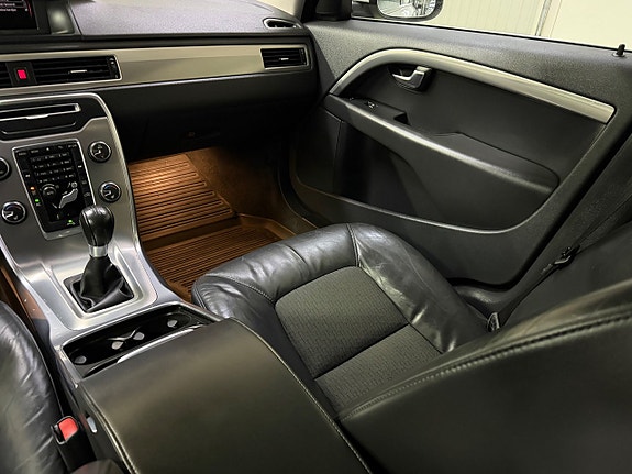 Volvo V70 11 of 14
