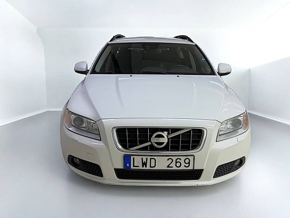 Volvo V70 2 of 14