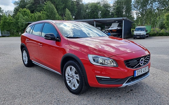 Volvo V60 Cross Country 3 of 5