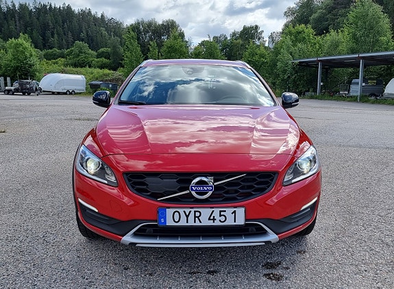 Volvo V60 Cross Country 6 of 16